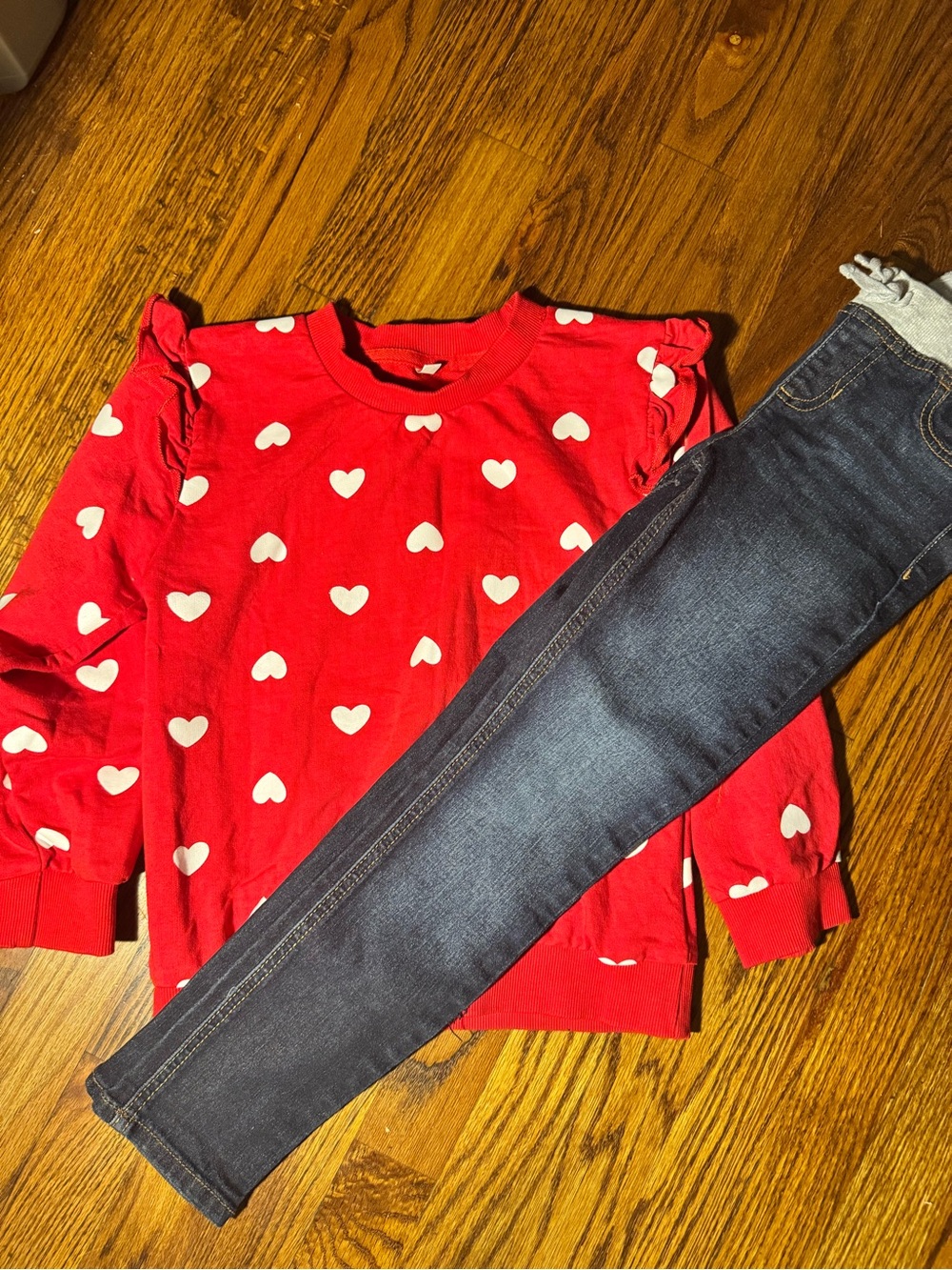 Girls Bundle - 5 pounds! 6 outfits and 2 shirts All size 7, 8 or 7/8 - Picture 2 of 10